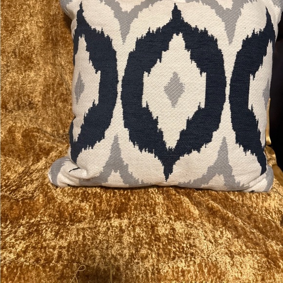 Brentwood Blue and Gray Accent Pillows with Geometric Design - Picture 8 of 9
